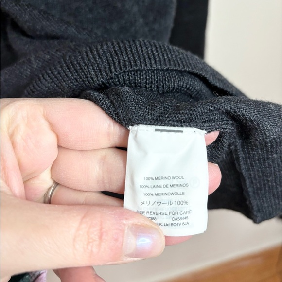 J Crew grey v neck 100% merino wool slim fit sweater men’s size M - Picture 3 of 4